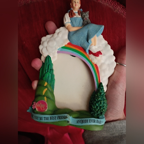 Dorothy Figurine with Toto on Rainbow - Picture 6 of 6